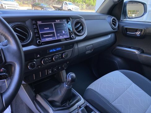 Used 2022 Toyota Tacoma TRD Off-Road AWD/4WD image 23