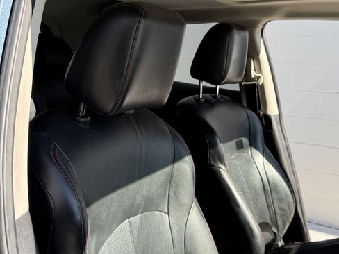 Used 2013 Nissan Juke SL FWD image 29