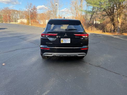 Used 2023 Mitsubishi Outlander SE image 6