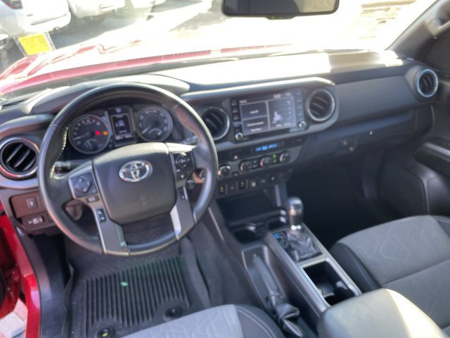 Used 2022 Toyota Tacoma TRD Off-Road w/ Technology Package AWD/4WD image 18