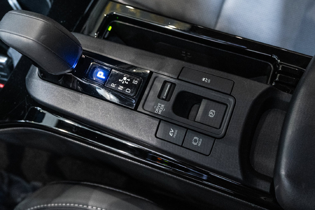 Certified 2025 Toyota Prius XLE FWD image 24