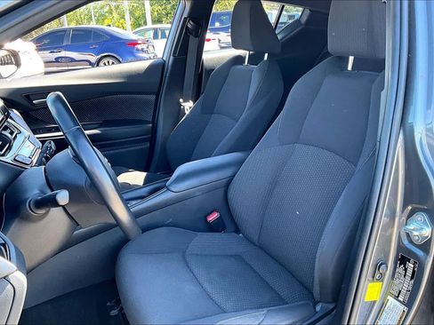 Used 2018 Toyota C-HR XLE FWD image 7