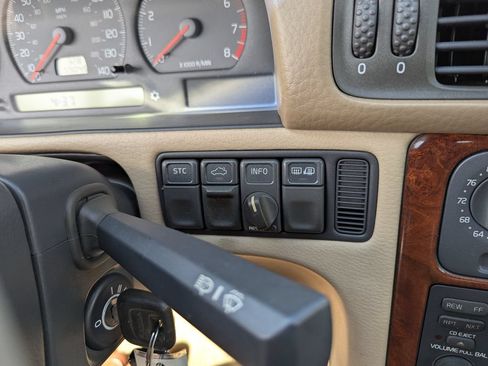 Used 2000 Volvo C70 LT FWD image 18