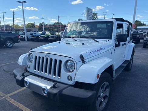 Certified 2017 Jeep Wrangler Unlimited Sahara w/ Connectivity Group AWD/4WD image 2