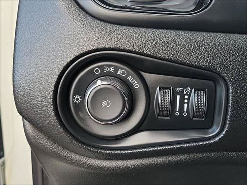 Certified 2020 Jeep Renegade Altitude FWD image 10