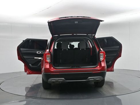 Used 2020 Ford Explorer XLT w/ Equipment Group 202A image 40