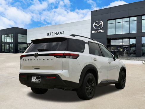 Used 2025 Nissan Pathfinder SV image 3