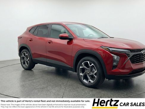Used 2025 Chevrolet Trax LT FWD image 1