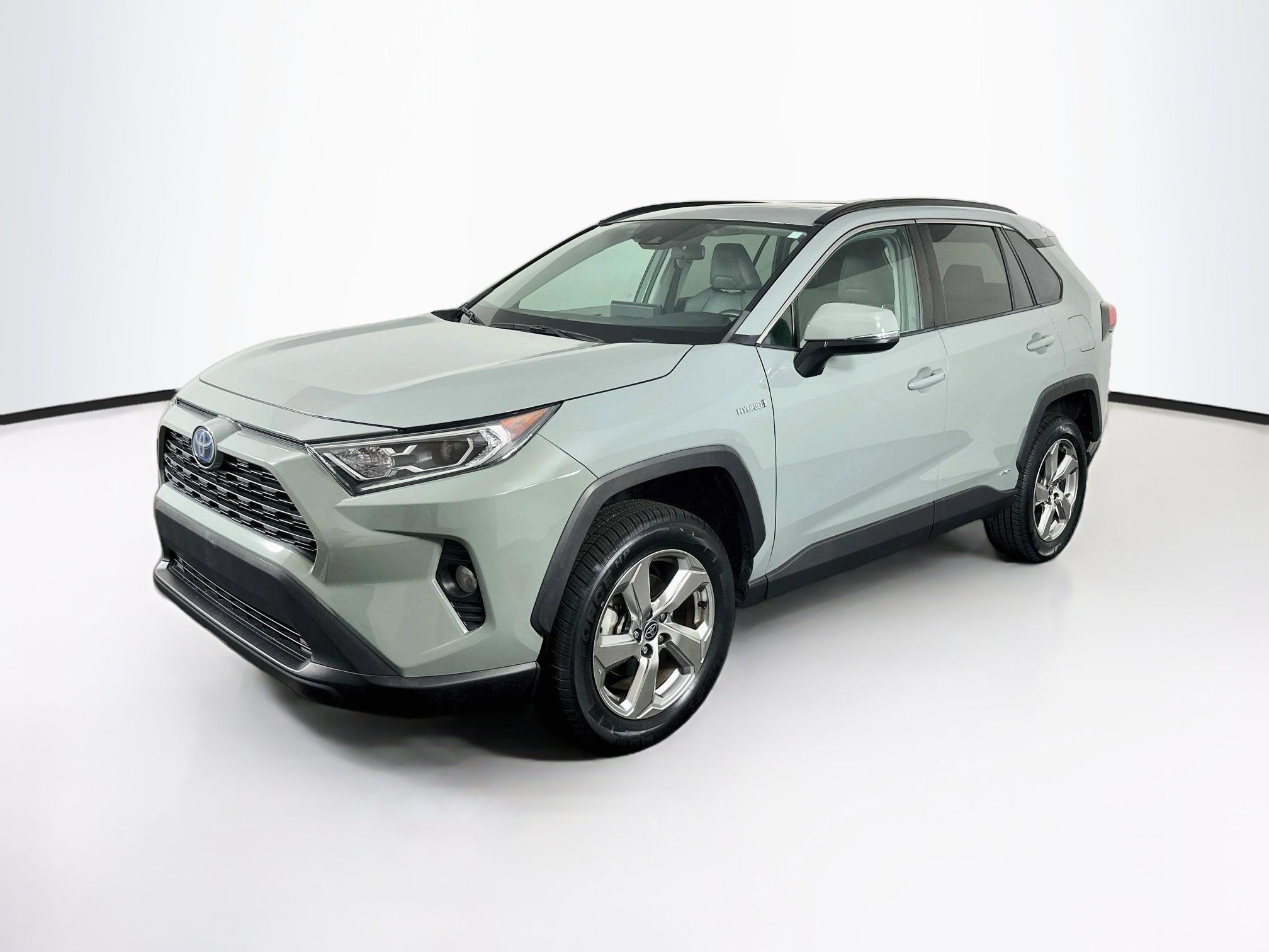 Used 2021 Toyota RAV4 XLE Premium AWD/4WD image 3