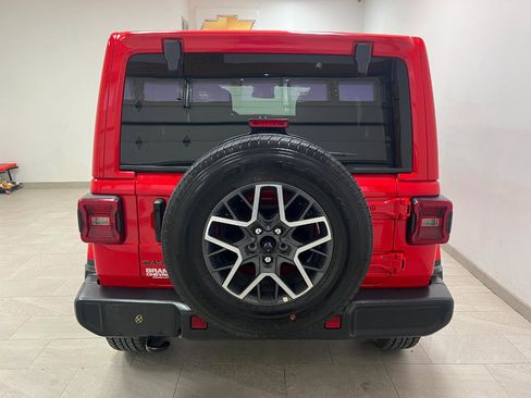 Used 2025 Jeep Wrangler Unlimited Sahara AWD/4WD image 22