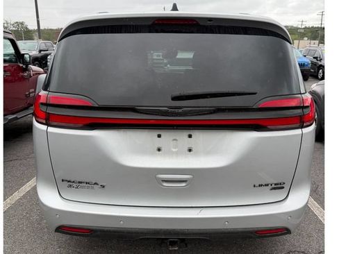 Used 2024 Chrysler Pacifica Limited w/ S Appearance Package AWD/4WD image 5