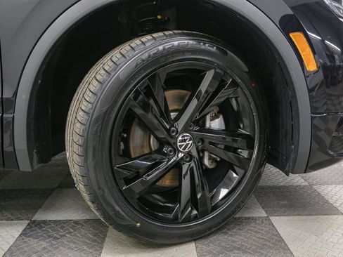 Certified 2024 Volkswagen Tiguan SE R-Line AWD/4WD image 19
