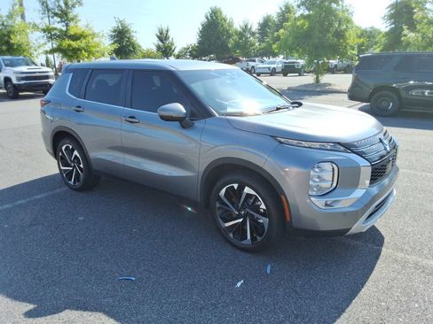 Used 2022 Mitsubishi Outlander SE FWD image 3