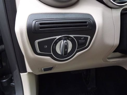 Used 2018 Mercedes-Benz GLC 300 4MATIC image 13