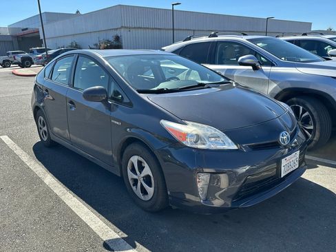 Used 2014 Toyota Prius Two image 2