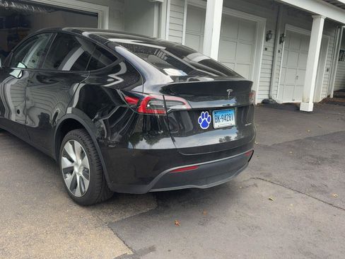 Used 2023 Tesla Model Y Long Range AWD/4WD image 3
