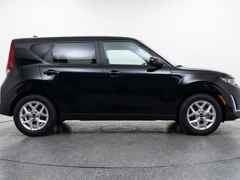 Used 2025 Kia Soul LX w/ LX Technology Package image 11