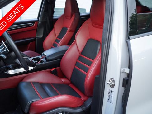 Used 2021 Porsche Cayenne Turbo S AWD/4WD image 22