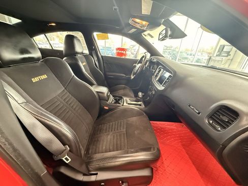 Used 2018 Dodge Charger R/T image 22