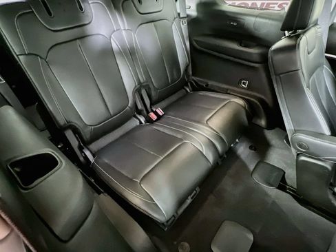 Used 2022 Jeep Grand Cherokee L Limited AWD/4WD image 33
