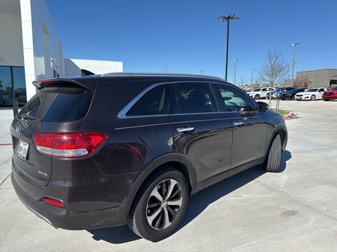 Used 2017 Kia Sorento EX image 3