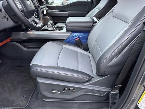 Used 2025 Ford F150 Lightning Lariat image 12