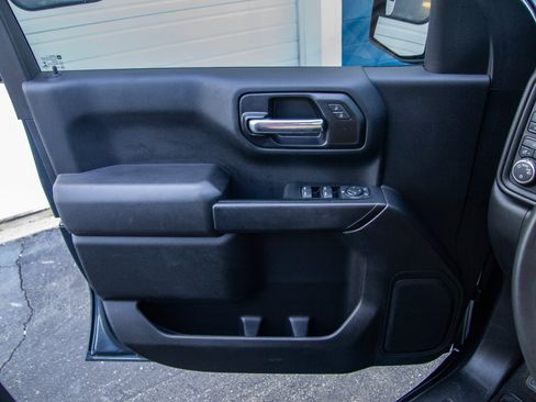 Used 2022 Chevrolet Silverado 1500 Custom Trail Boss w/ Safety Confidence Package AWD/4WD image 11