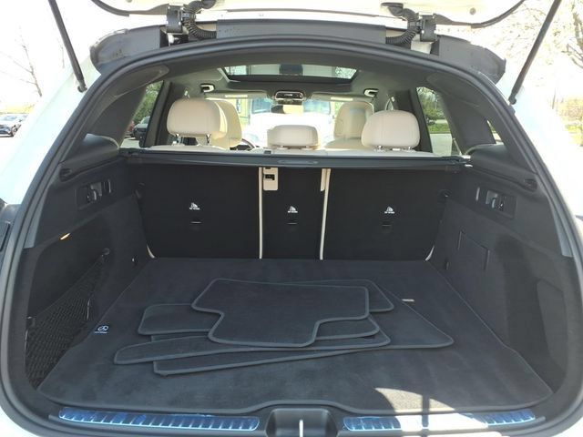 Used 2025 Mercedes-Benz GLC 300 4MATIC image 23