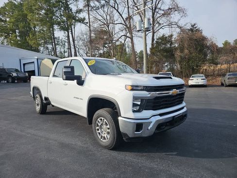 Used 2024 Chevrolet Silverado 2500 LT image 1