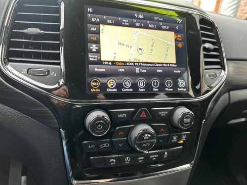 Used 2021 Jeep Grand Cherokee Laredo image 13