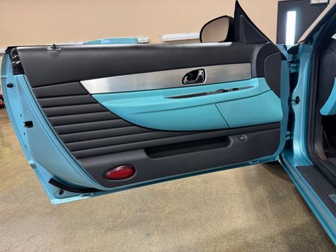 Used 2002 Ford Thunderbird image 62