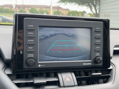 Used 2022 Toyota RAV4 XLE w/ Convenience Package image 10