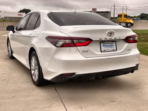 Used 2021 Toyota Camry LE FWD image 5