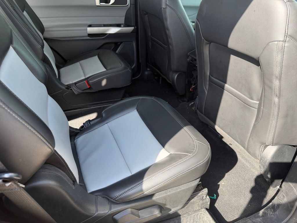 Used 2023 Ford Explorer XLT w/ Equipment Group 202A RWD image 17