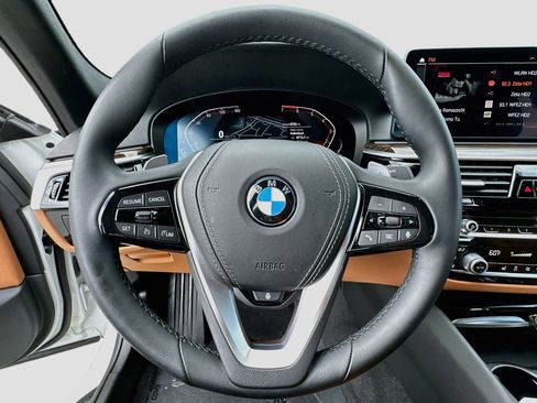 Used 2023 BMW 530i w/ Premium Package RWD image 11