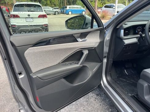 New 2025 Volkswagen Tiguan S image 5