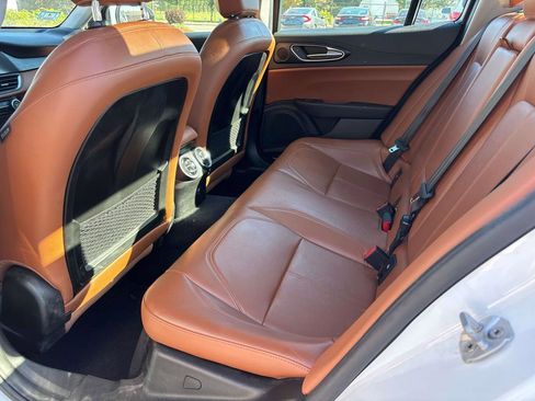 Used 2017 Alfa Romeo Giulia AWD image 7