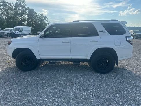 Used 2018 Toyota 4Runner TRD Off-Road Premium AWD/4WD image 6