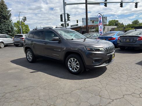 Used 2019 Jeep Cherokee Latitude Plus AWD/4WD image 10