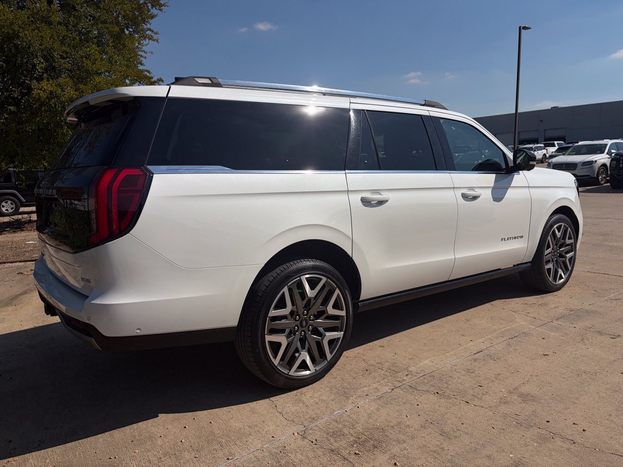 Used 2025 Ford Expedition Max Platinum w/ Platinum Ultimate Package AWD/4WD image 3