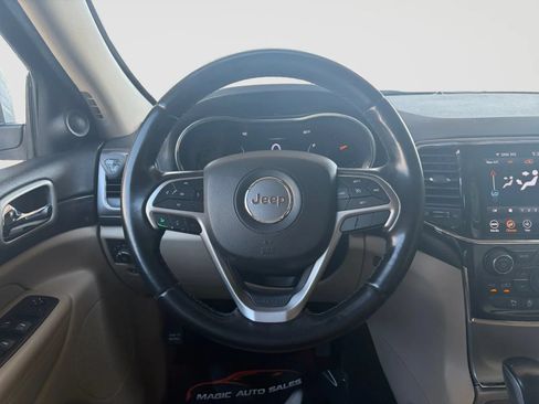 Used 2022 Jeep Grand Cherokee Laredo E AWD/4WD image 27
