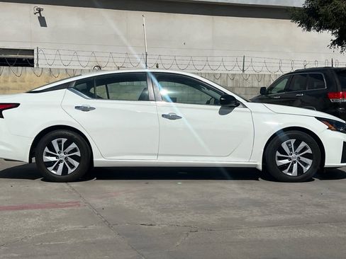 Used 2024 Nissan Altima 2.5 S image 9