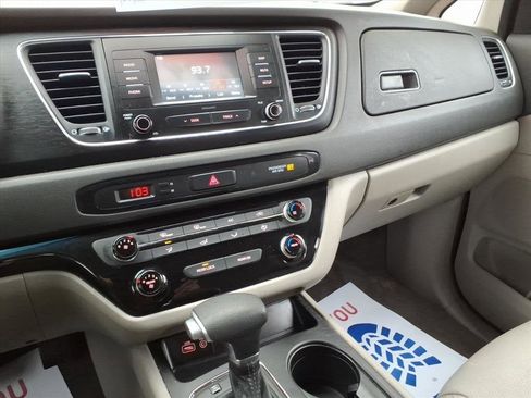 Used 2017 Kia Sedona L image 23