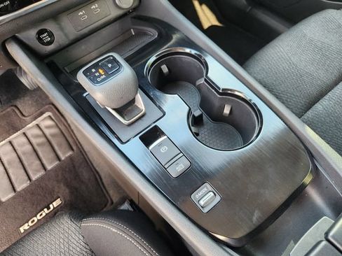 Used 2024 Nissan Rogue SV FWD image 19