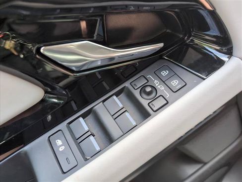 Used 2024 Land Rover Range Rover Evoque S AWD/4WD image 19