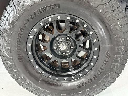 Used 2017 Jeep Wrangler Unlimited Sahara w/ Connectivity Group AWD/4WD image 31