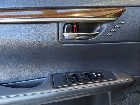 Used 2014 Lexus ES 350 w/ Premium Package FWD image 12