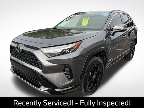 Used 2025 Toyota RAV4 SE AWD/4WD image 3