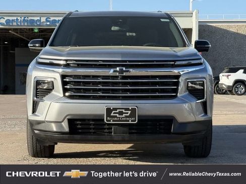 Certified 2025 Chevrolet Traverse LT w/ Driver Confidence Package image 3