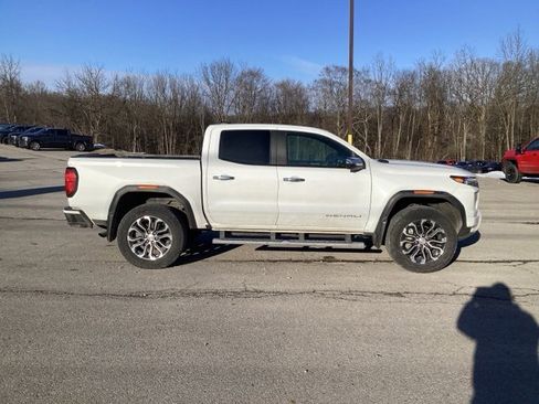 Used 2023 GMC Canyon Denali image 8